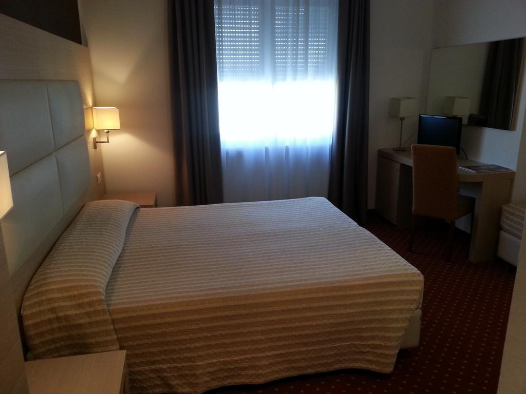Hotel Regina Bolzano Cameră foto