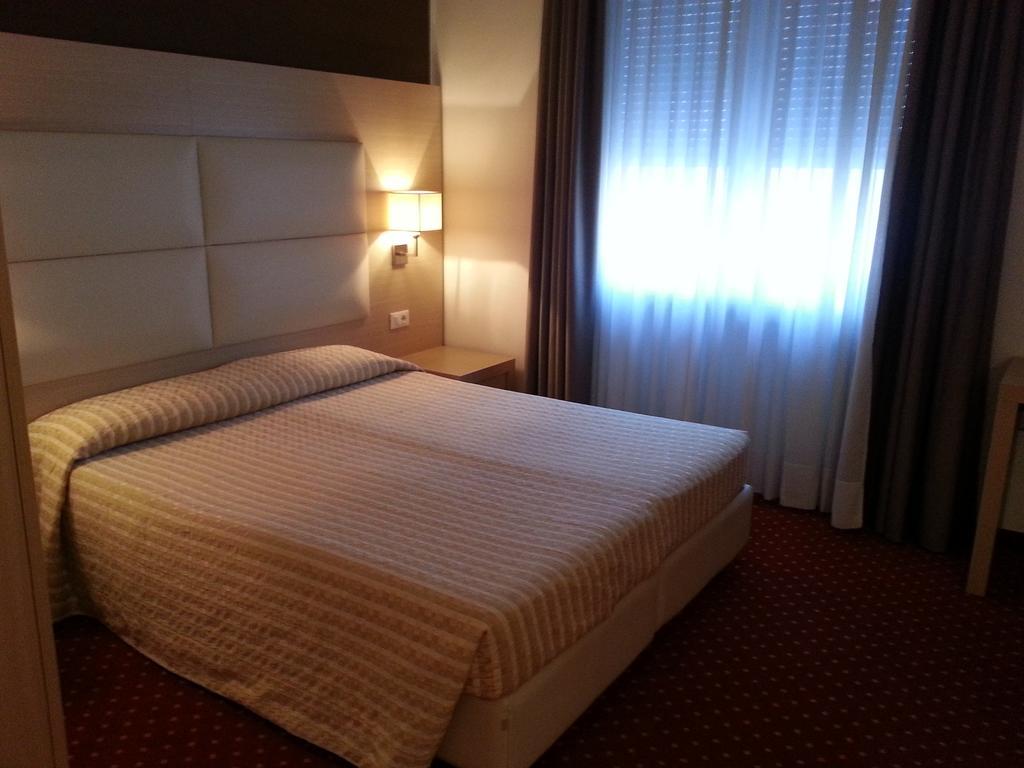 Hotel Regina Bolzano Cameră foto